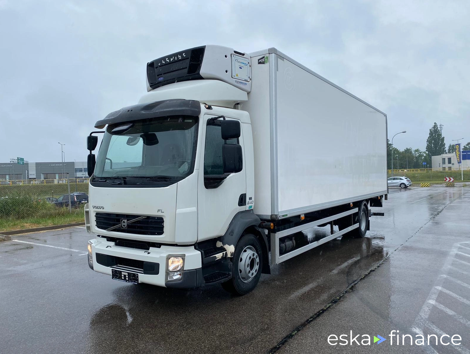 Finansowanie Specjalna ciężarówka Volvo FL240 2013