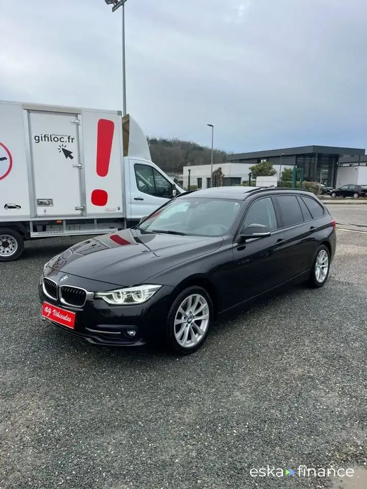 Lízing Kombi BMW 330 2017