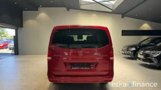 Lízing Hatchback MERCEDES V 250 2023