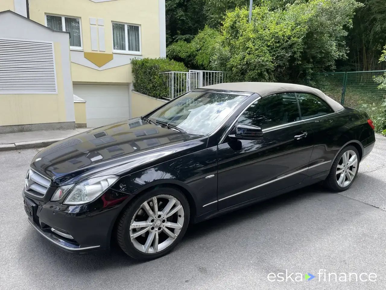 Financování Konvertibilní MERCEDES E 200 2011
