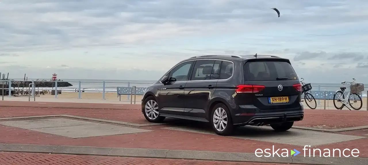 Lízing Hatchback Volkswagen Touran 2018