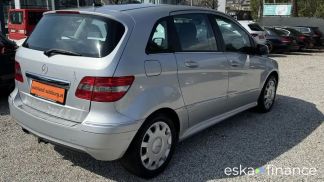 Lízing Hatchback MERCEDES B 180 2011