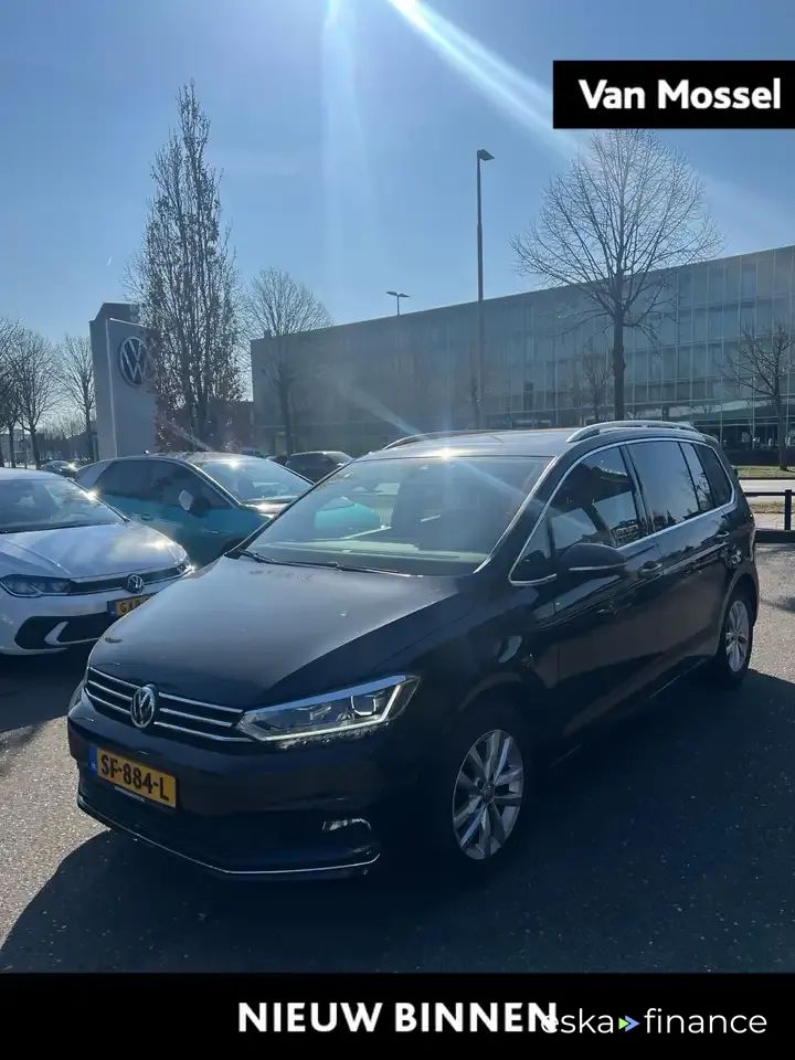 Lízing Hatchback Volkswagen Touran 2017