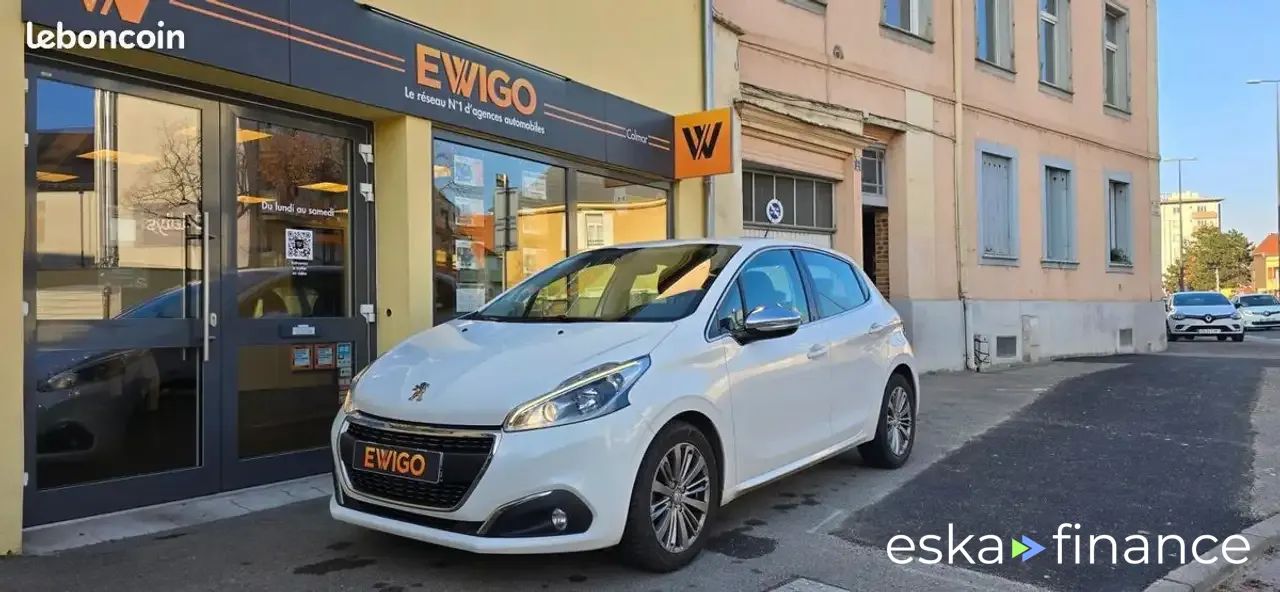 Lízing Hatchback Peugeot 208 2016