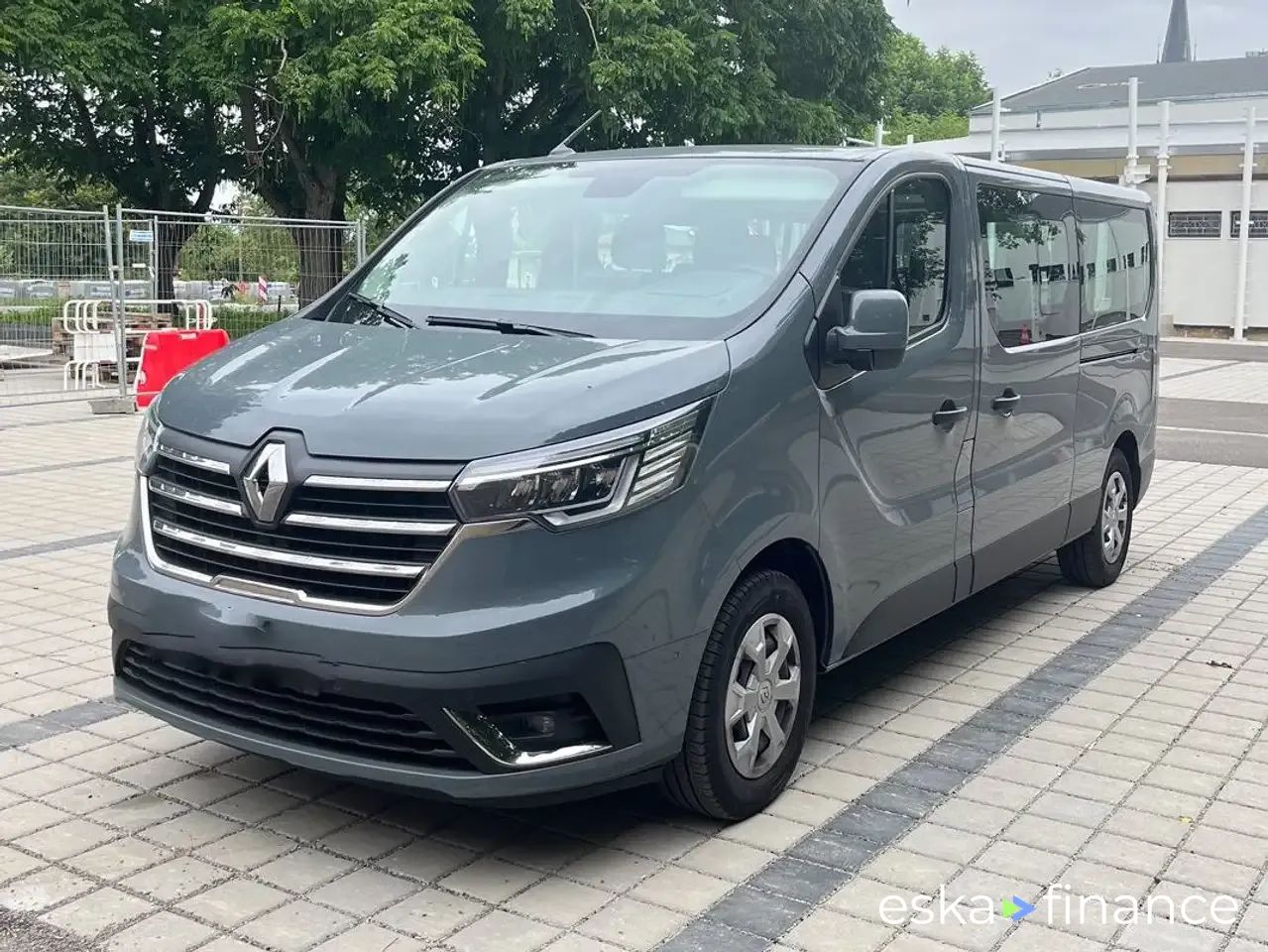 Leasing Passenger transport Renault Trafic 2024