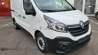 Specjalna ciężarówka Renault Trafic 2021