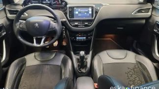 Lízing Hatchback Peugeot 208 2015