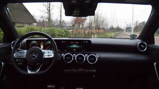Lízing Sedan MERCEDES A 200 2019
