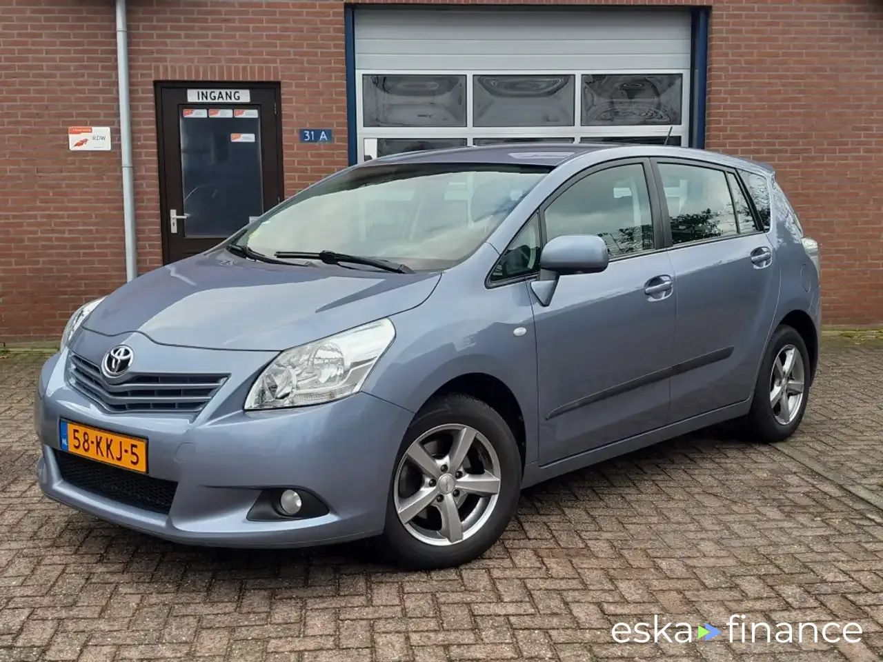 Leasing Wagon Toyota Verso 2010