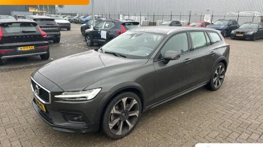 Volvo V60 Cross Country 2021