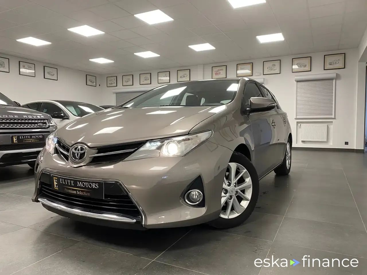 Leasing Hatchback Toyota Auris 2014