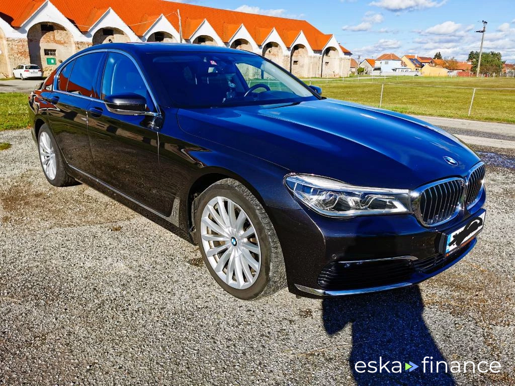 Lízing Sedan BMW RAD 7 2019