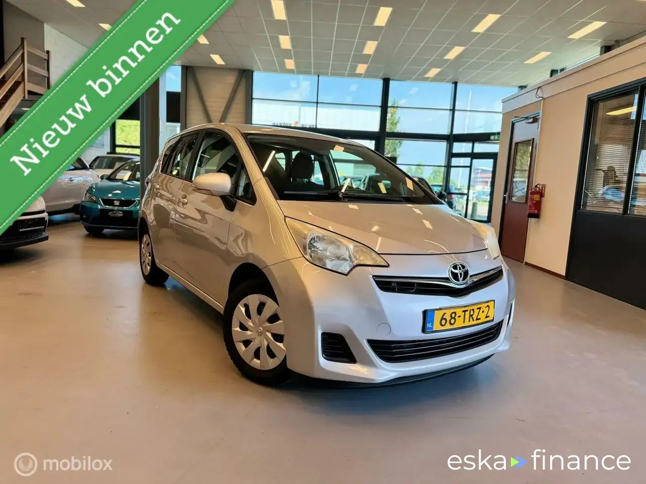 Leasing Passenger transport Toyota Verso-S 2012