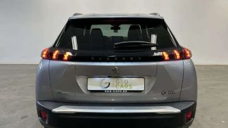 Lízing Sedan Peugeot E-2008 2023