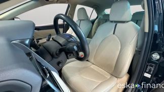 Lízing Sedan Toyota Camry 2023