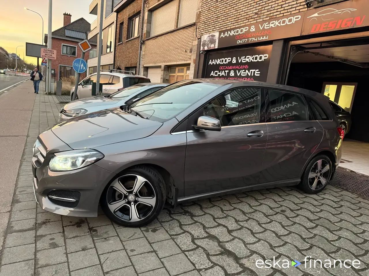 Lízing Hatchback MERCEDES B 180 2018