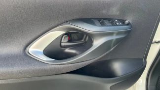 Lízing Sedan Toyota Yaris 2023