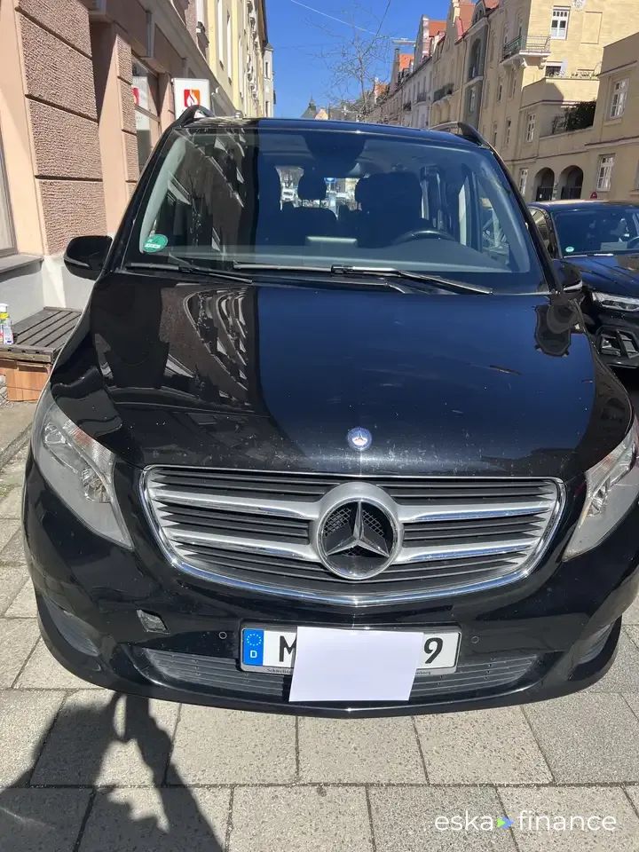 Lízing Hatchback MERCEDES V 220 2015