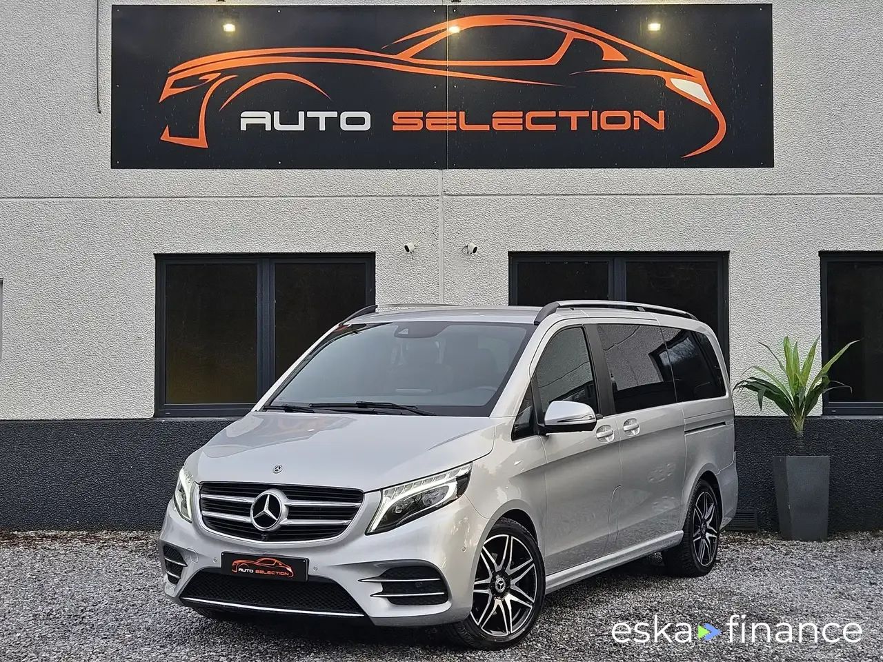 Lízing Hatchback MERCEDES V 250 2019