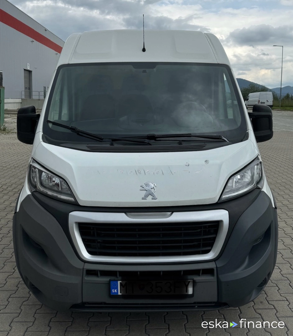 Lízing Sedan Peugeot Boxer 2016