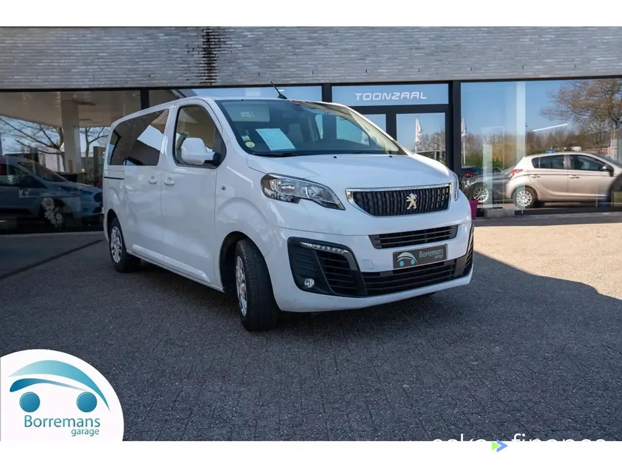Lízing Hatchback Peugeot Traveller 2020