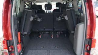 Lízing Hatchback Nissan Evalia 2011