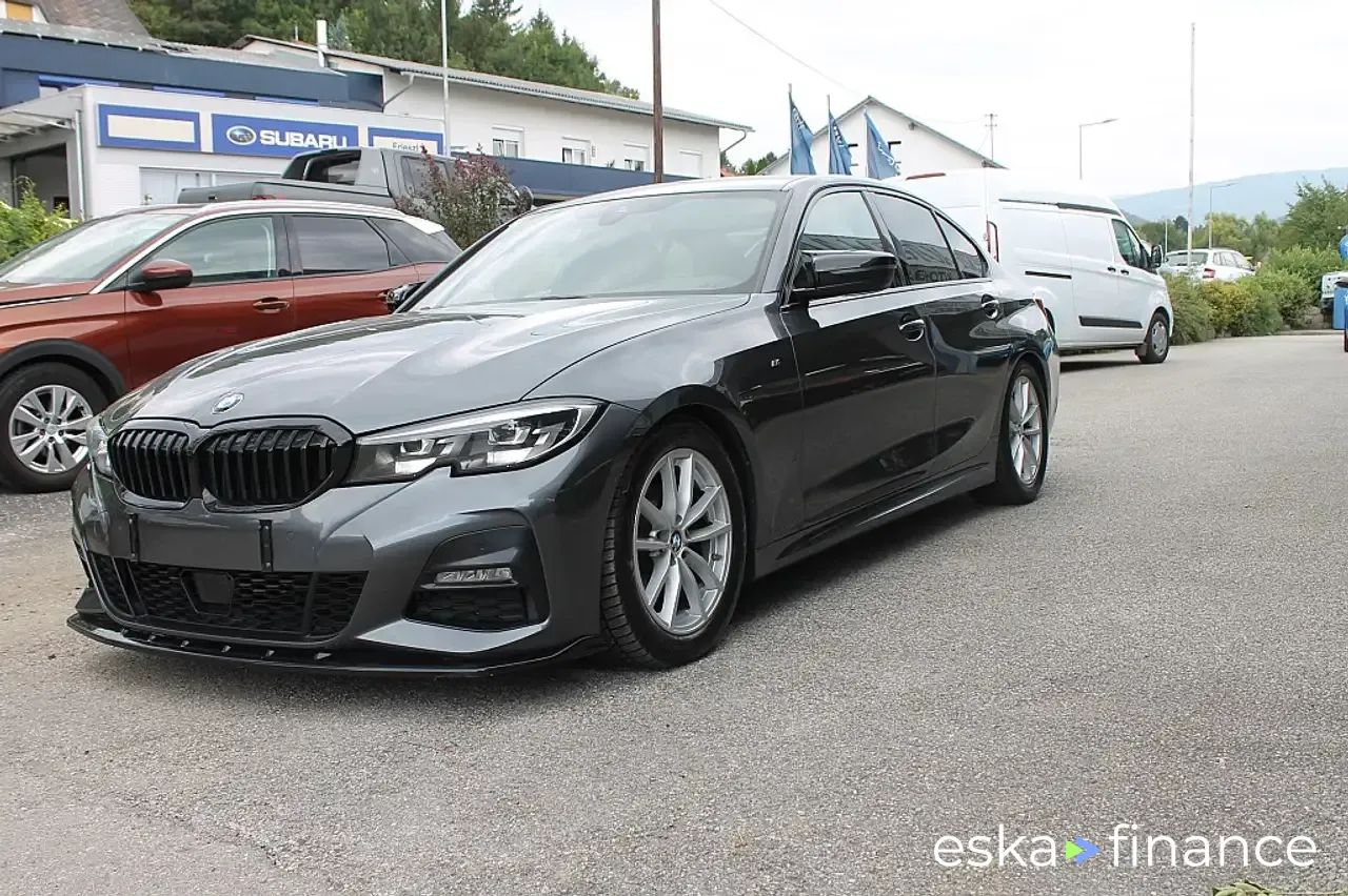 Lízing Sedan BMW 320 2019