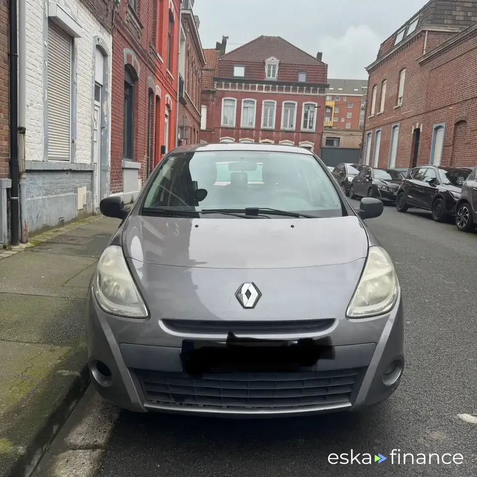 Lízing Sedan Renault Clio 2010