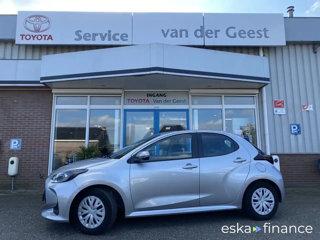 Leasing Hatchback Toyota Yaris 2024