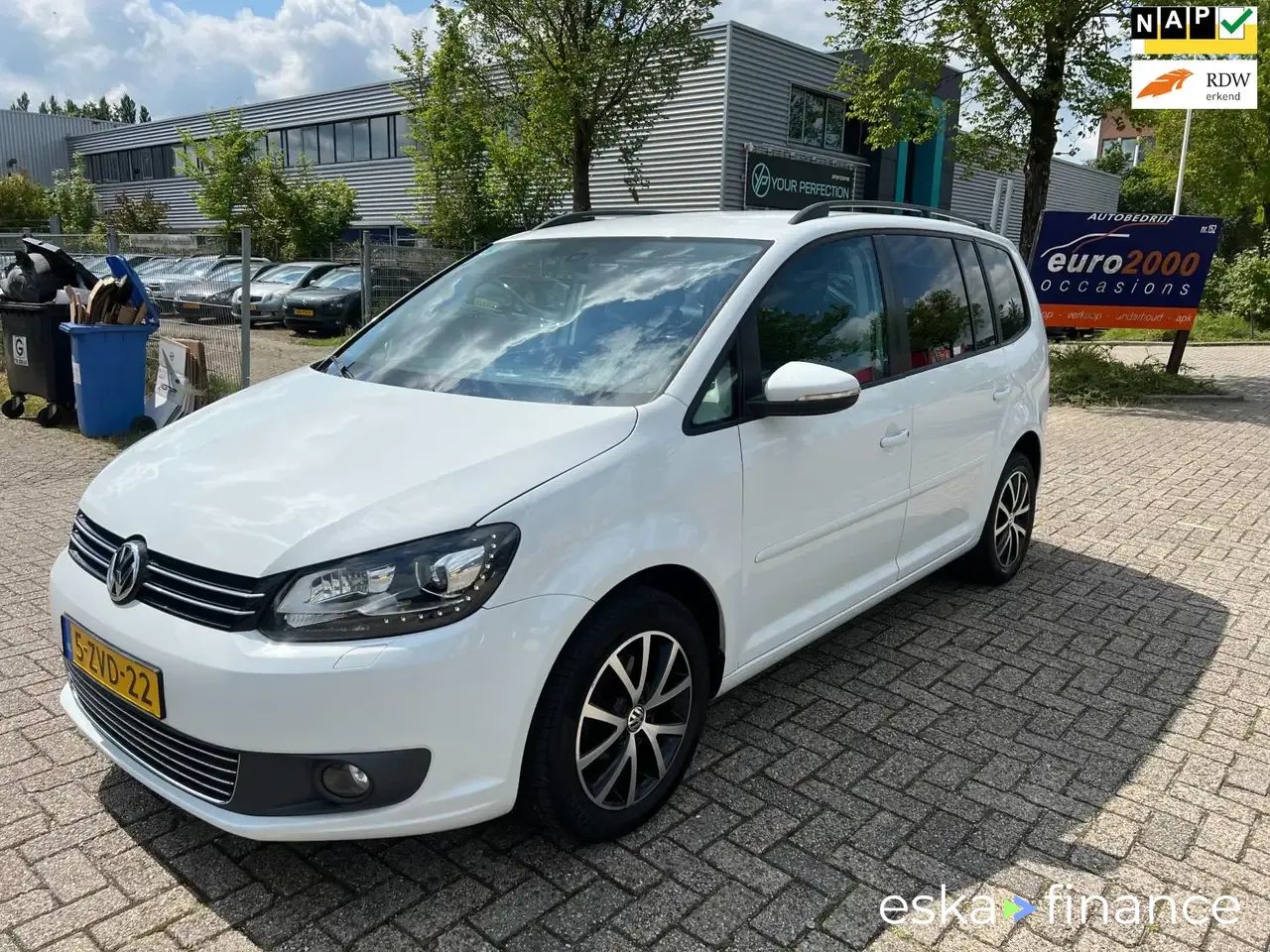 Passenger transport Volkswagen Touran 2014