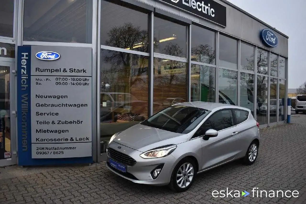 Lízing Hatchback Ford Fiesta 2017