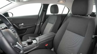 Lízing Hatchback MERCEDES A 200 2021