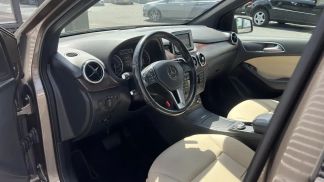 Lízing Hatchback MERCEDES B 180 2012