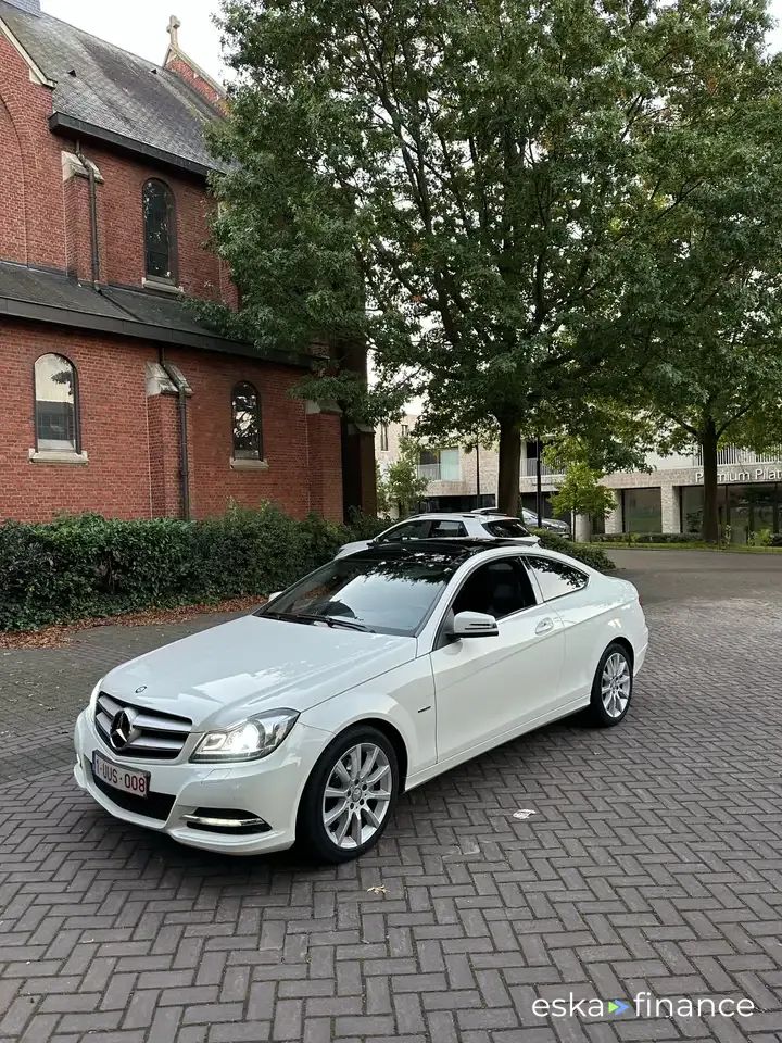 Lízing Kupé MERCEDES C 220 2012