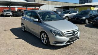 Lízing Hatchback MERCEDES B 180 2012