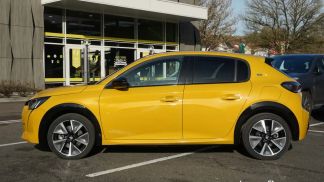 Lízing Hatchback Peugeot E-208 2022