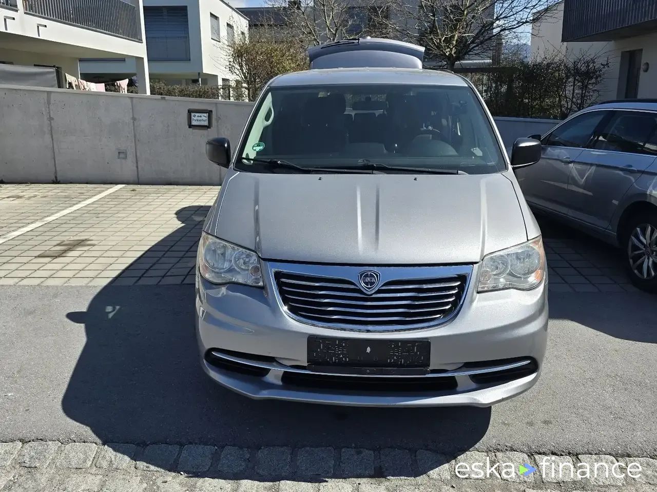 Lízing Hatchback Lancia Voyager 2014