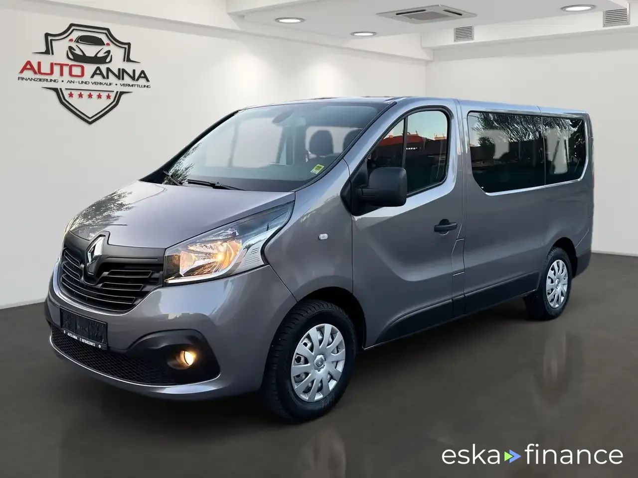 Lízing Hatchback Renault Trafic 2016