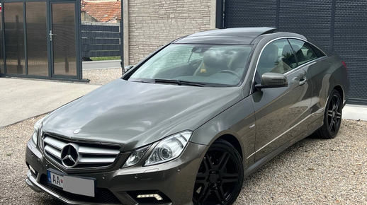 MERCEDES E TRIEDA KUPÉ 2010