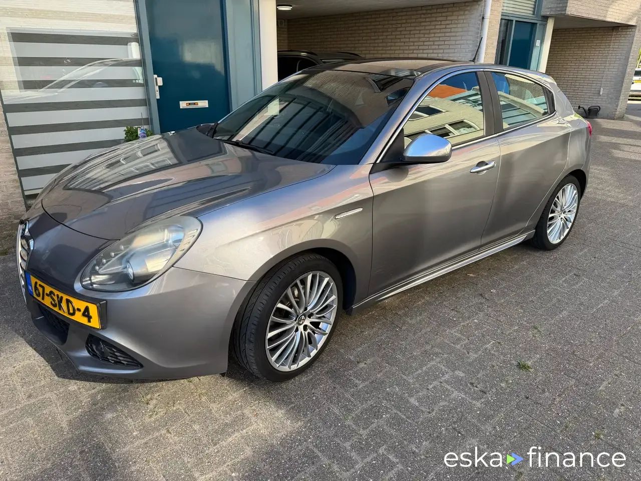 Lízing Hatchback Alfa Romeo Giulietta 2011