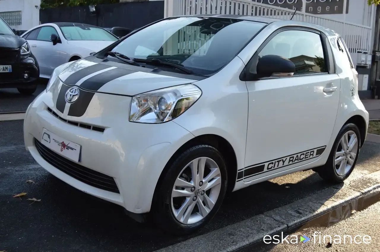 Lízing Sedan Toyota IQ 2012