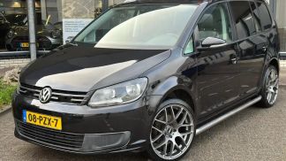 Financování Hatchback Volkswagen Touran 2011