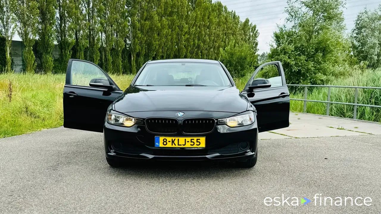 Lízing Sedan BMW 320 2024