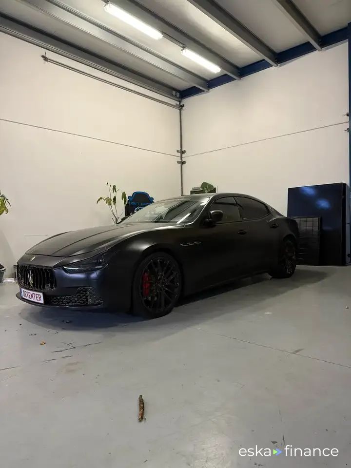 Leasing Sedan Maserati Ghibli 2014