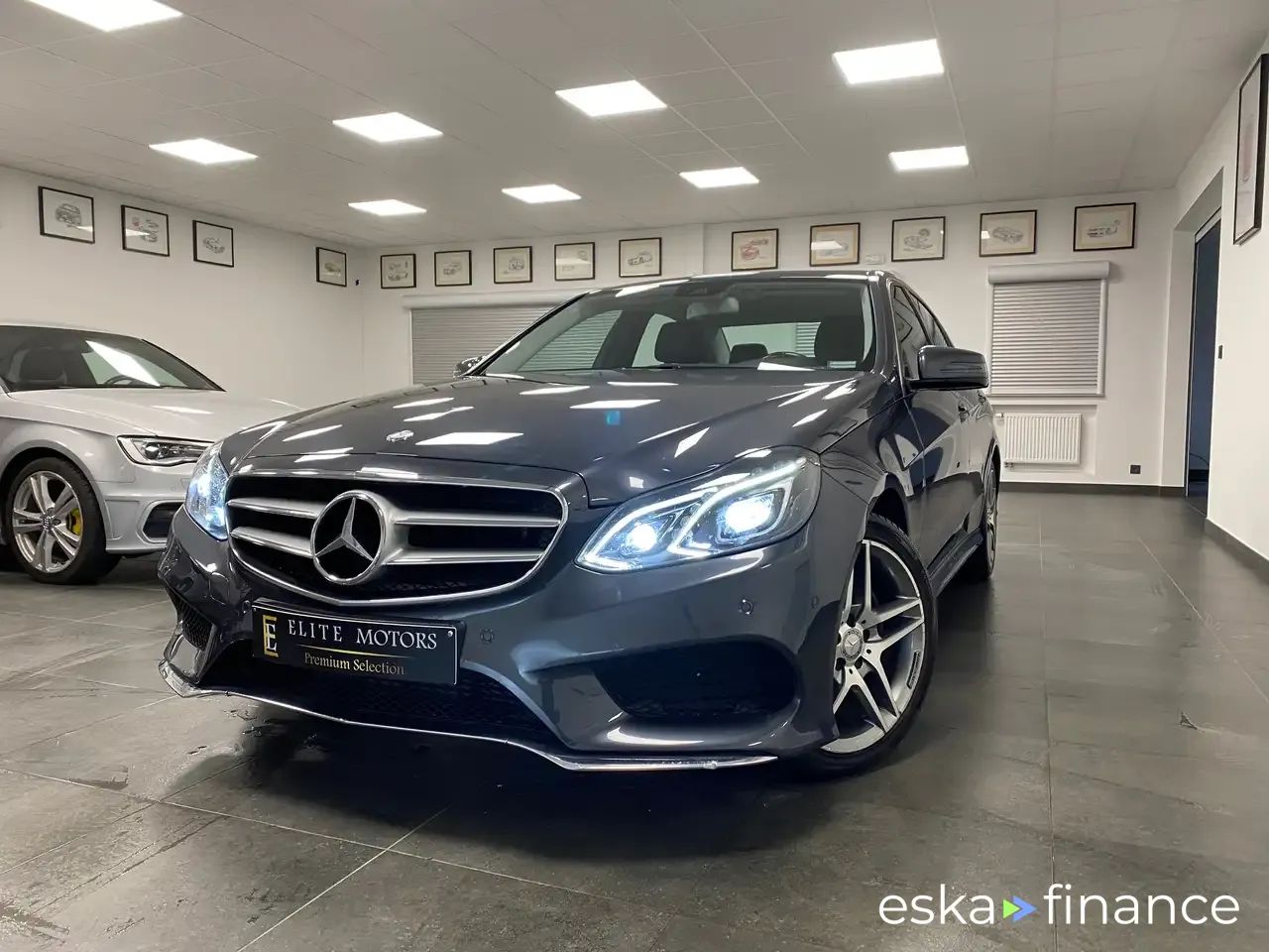 Financování Hatchback MERCEDES E 220 2015