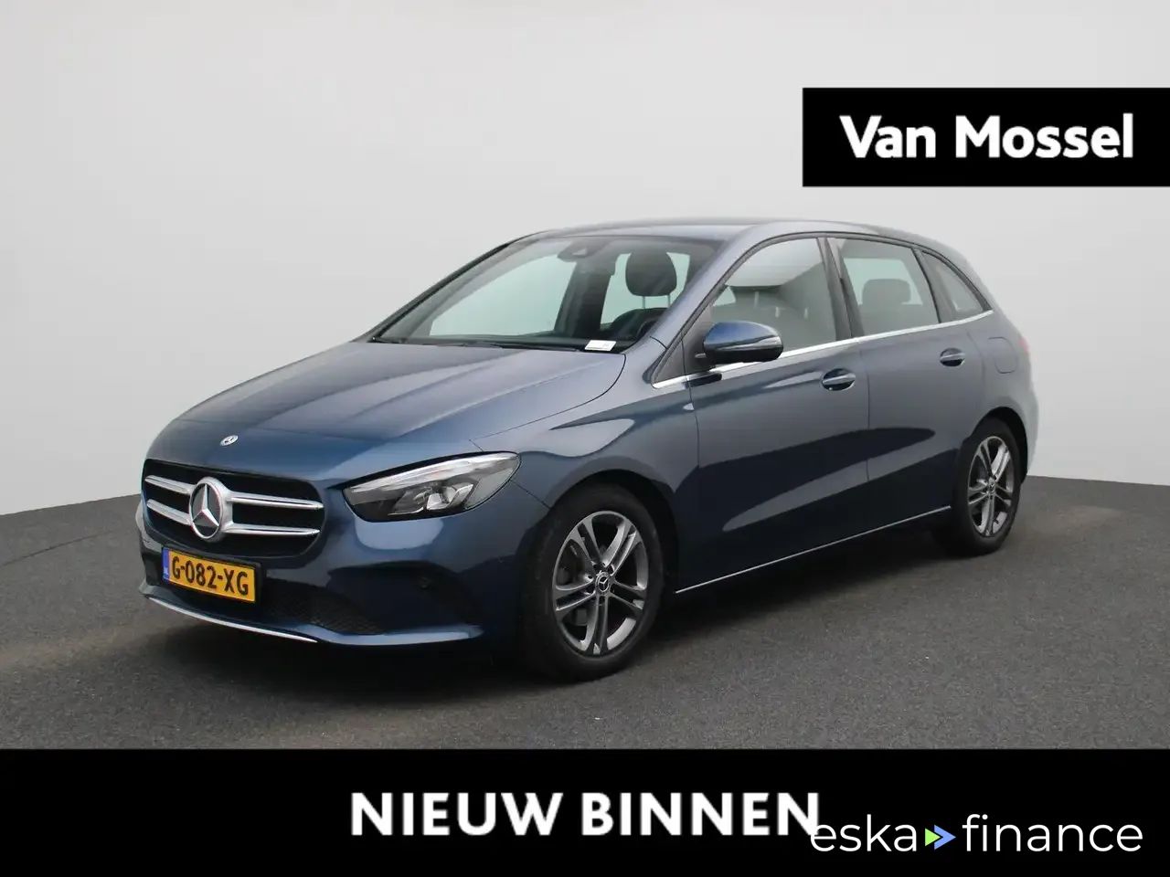 Lízing Hatchback MERCEDES B 180 2020