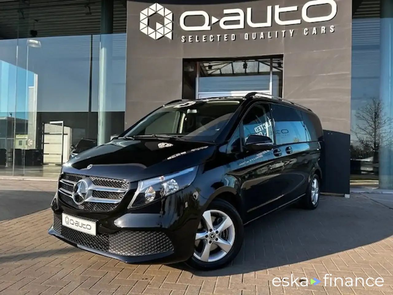 Lízing Hatchback MERCEDES V 220 2023