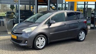 Lízing Hatchback Toyota Verso-S 2011