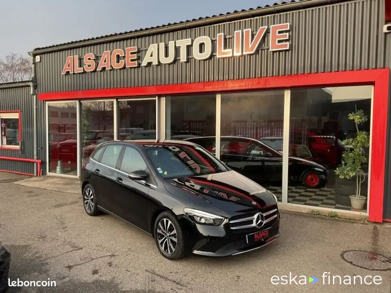 Lízing Hatchback MERCEDES B 180 2022