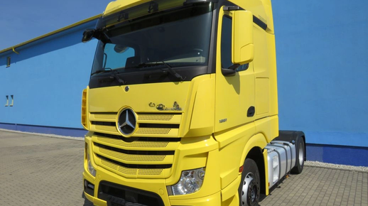 MERCEDES 1851 2022